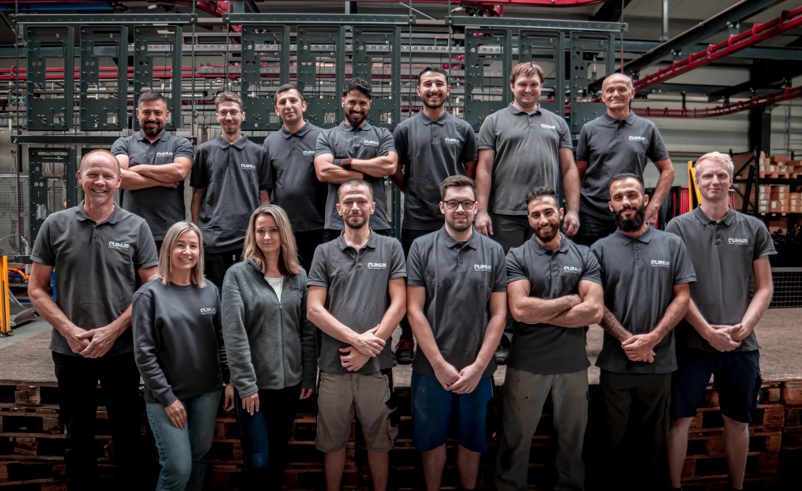 Teamfoto der Mitarbeiter von QUINUS.